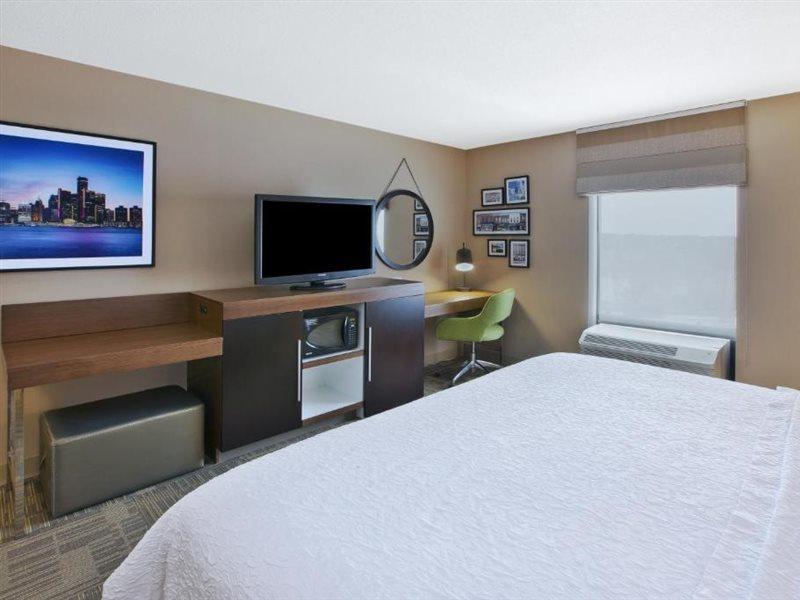 Hampton Inn Commerce/Novi Buitenkant foto