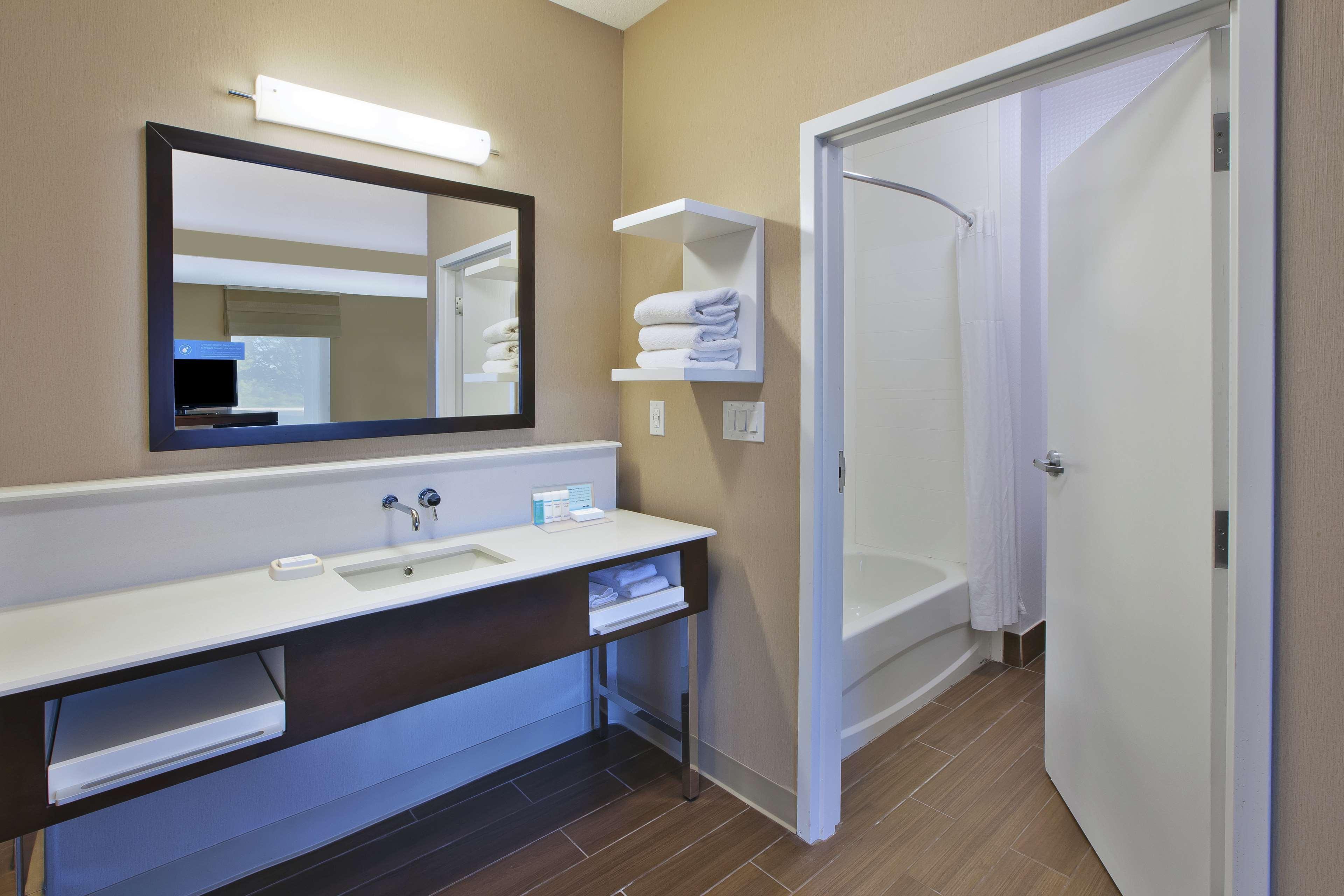 Hampton Inn Commerce/Novi Buitenkant foto