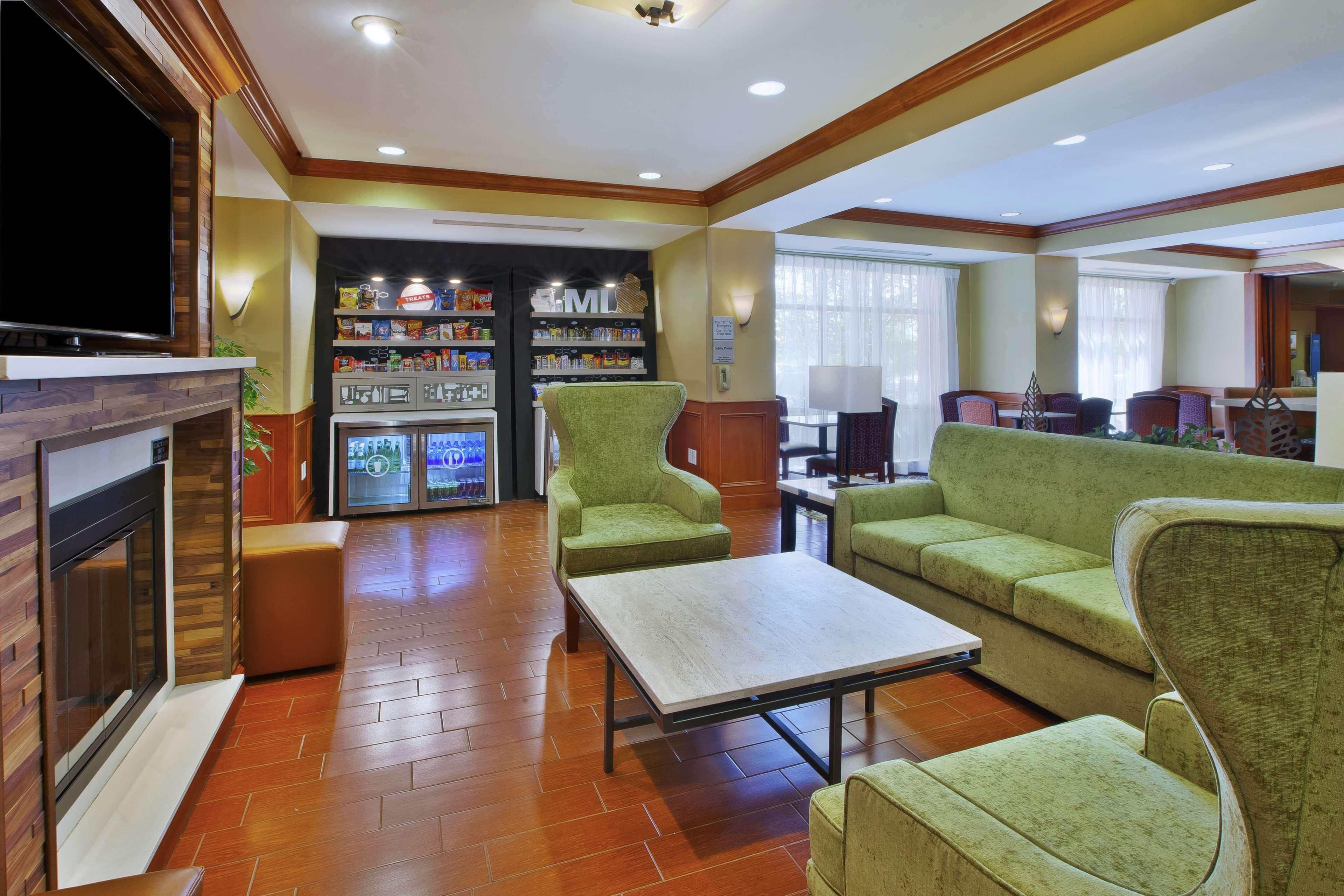 Hampton Inn Commerce/Novi Buitenkant foto