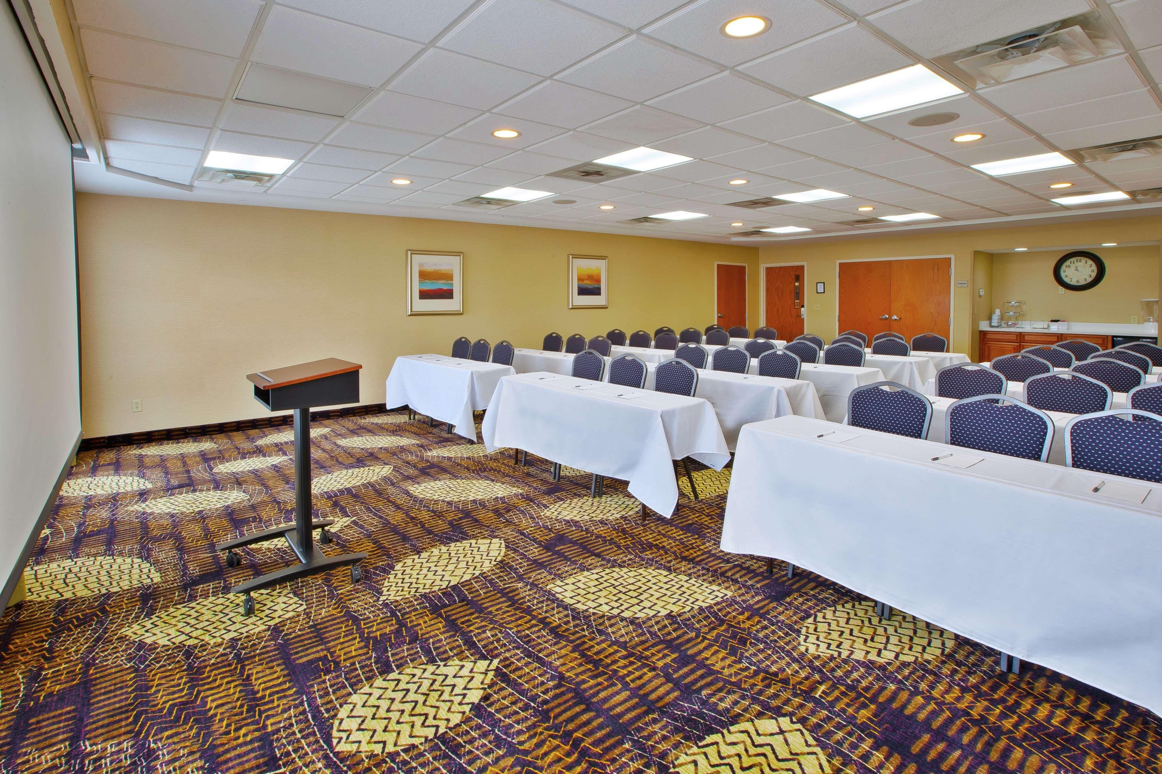 Hampton Inn Commerce/Novi Buitenkant foto