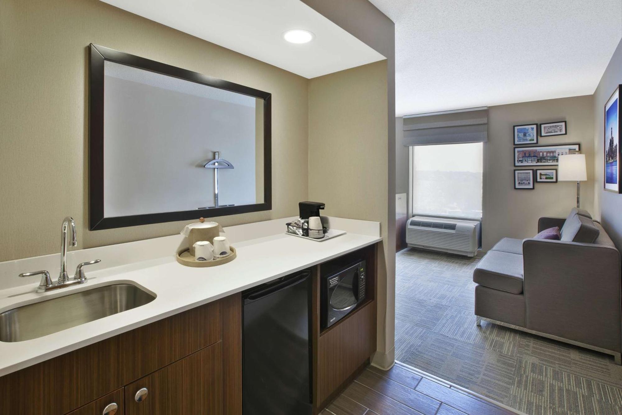 Hampton Inn Commerce/Novi Buitenkant foto
