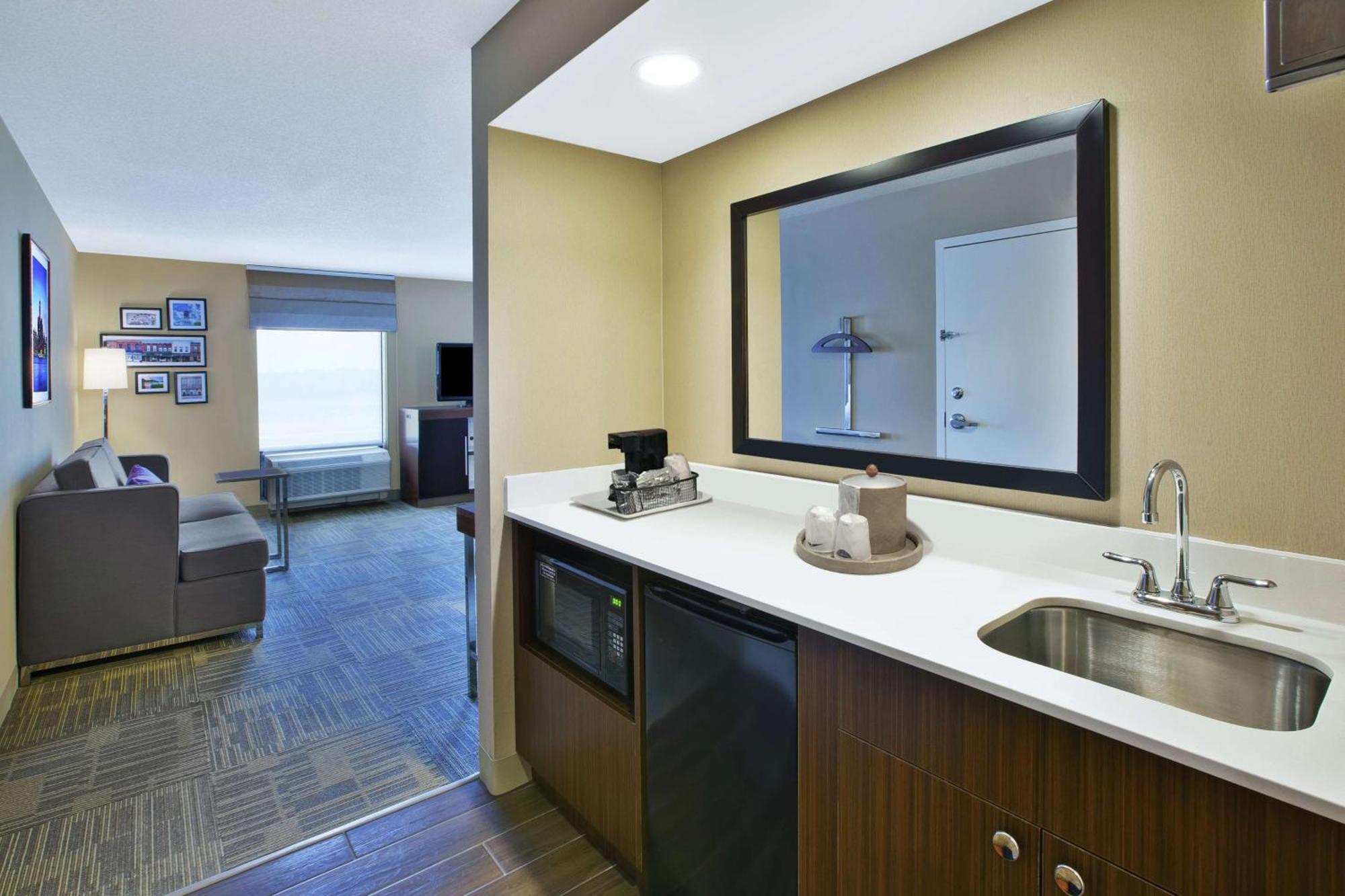 Hampton Inn Commerce/Novi Buitenkant foto