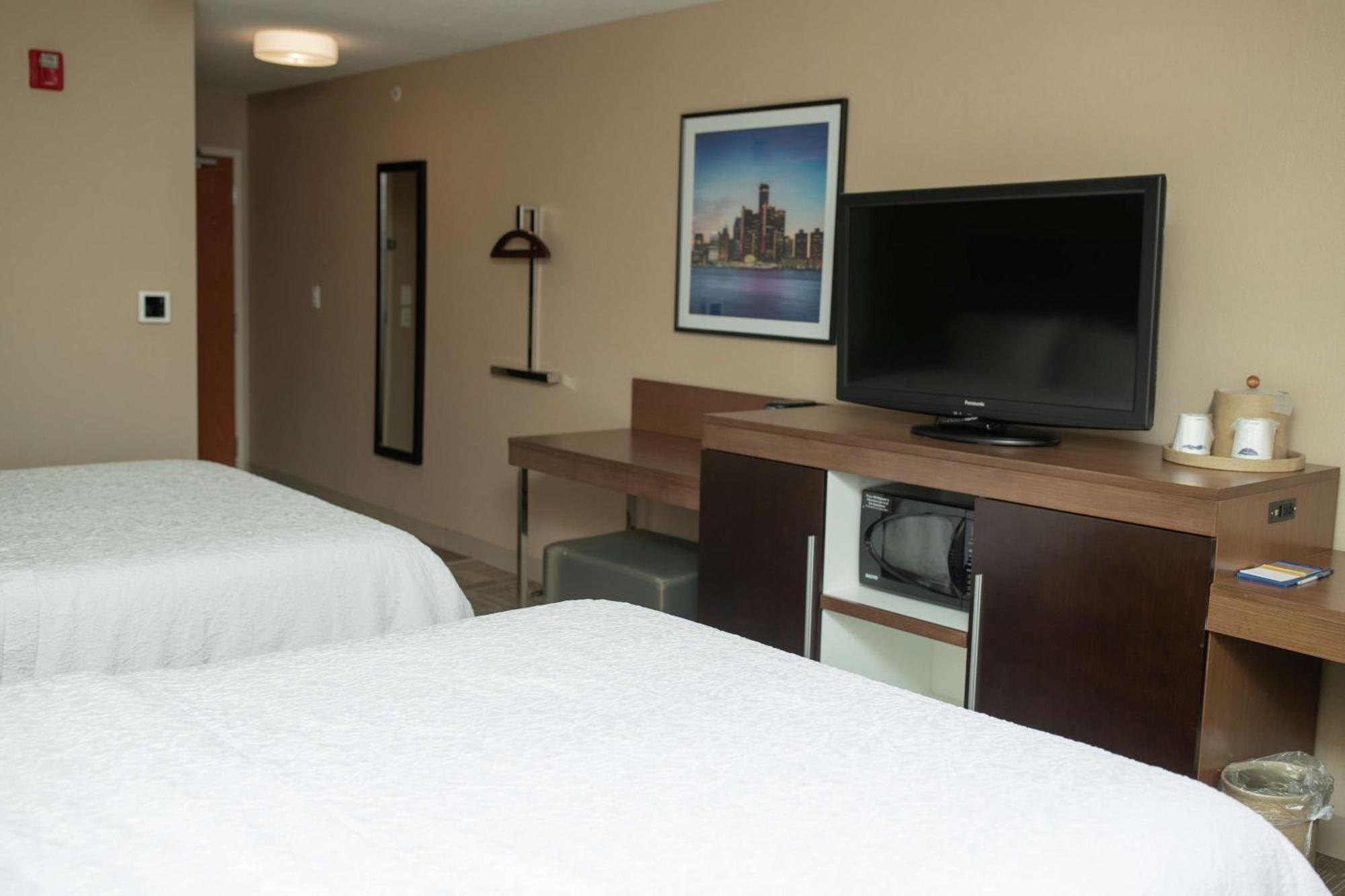 Hampton Inn Commerce/Novi Buitenkant foto