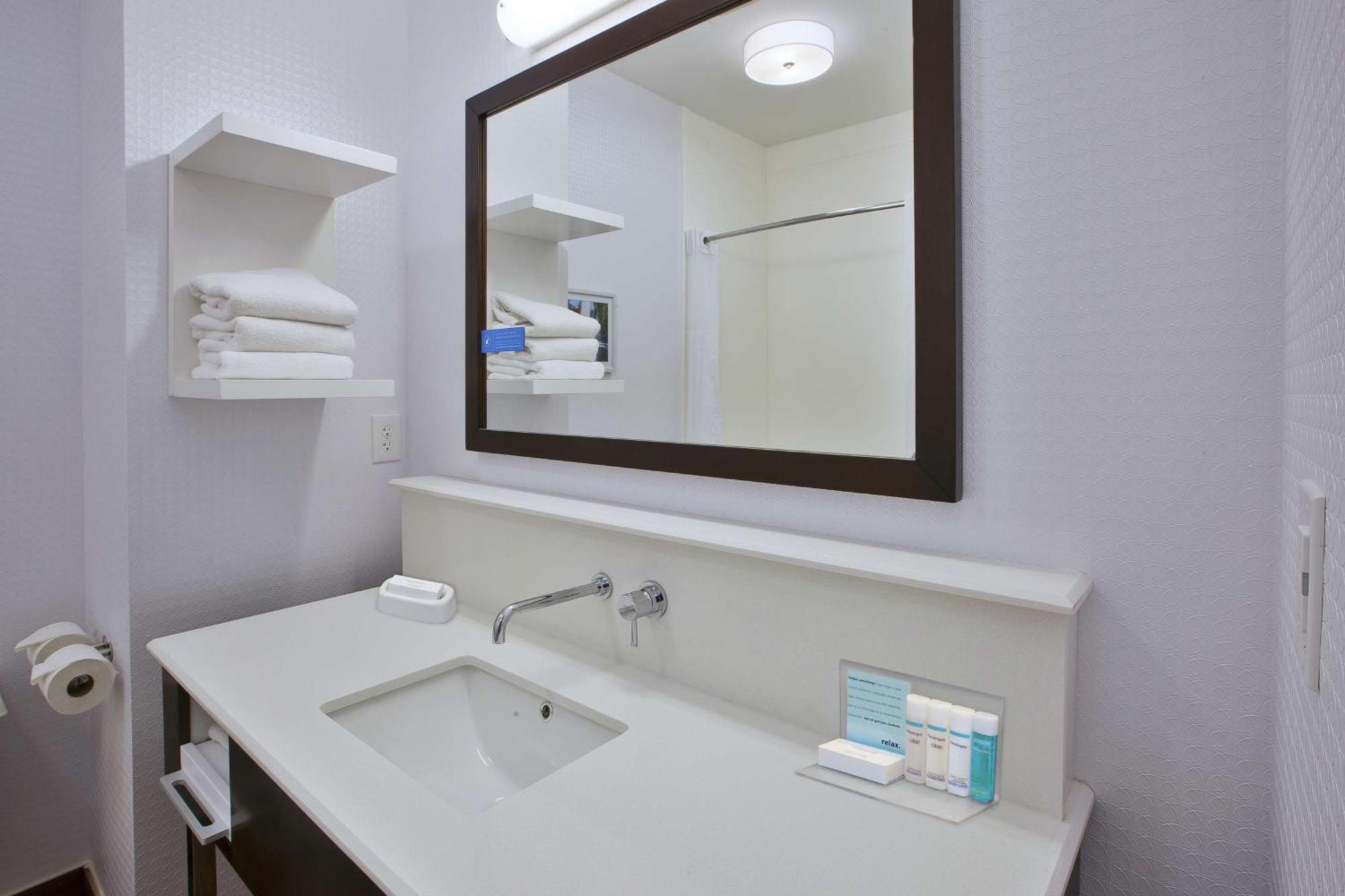Hampton Inn Commerce/Novi Buitenkant foto