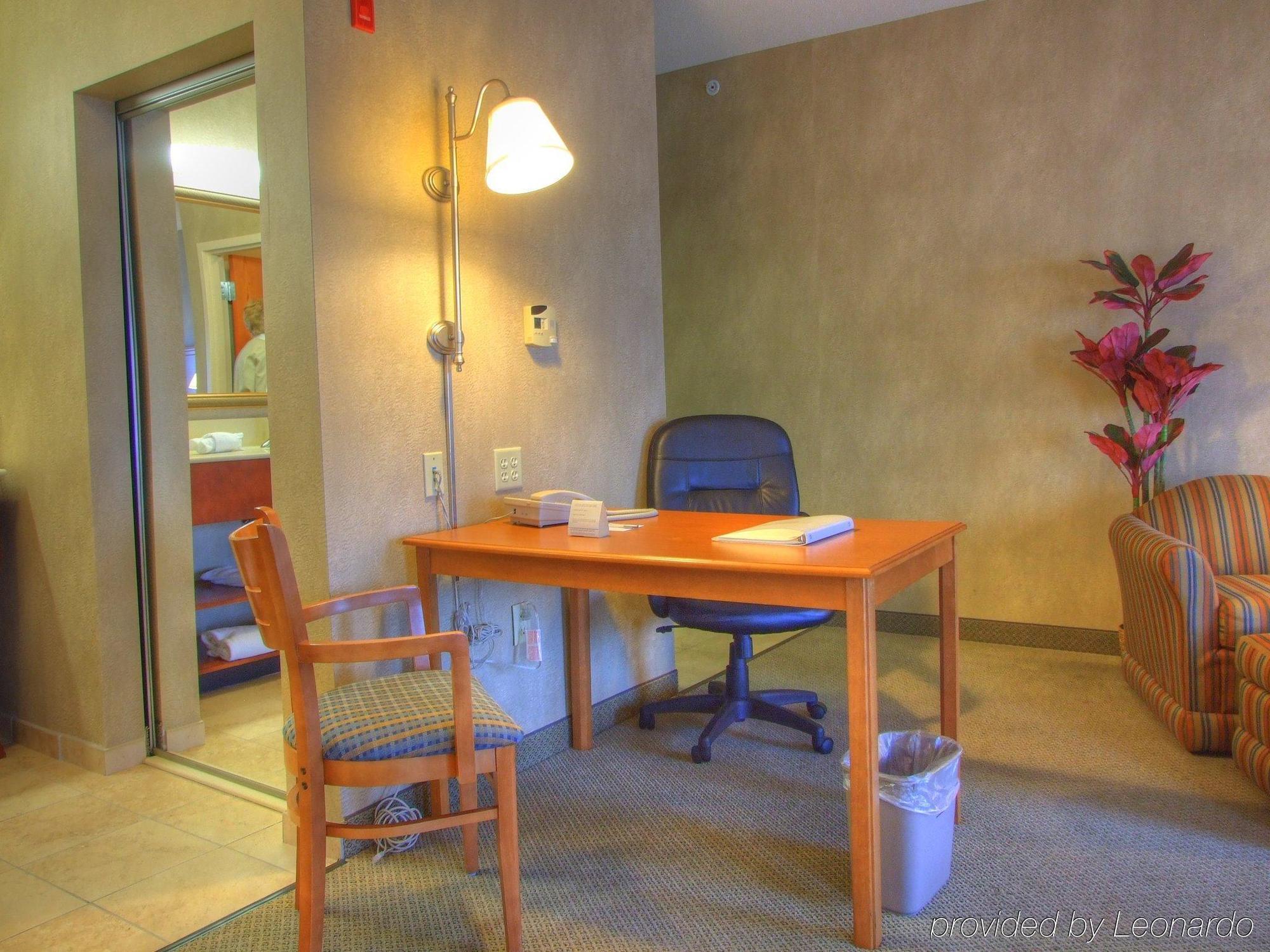 Hampton Inn Commerce/Novi Kamer foto