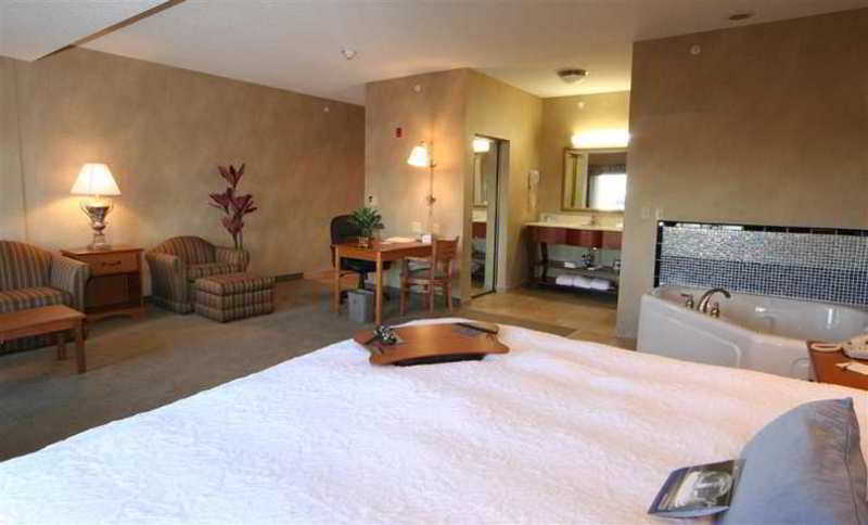 Hampton Inn Commerce/Novi Kamer foto